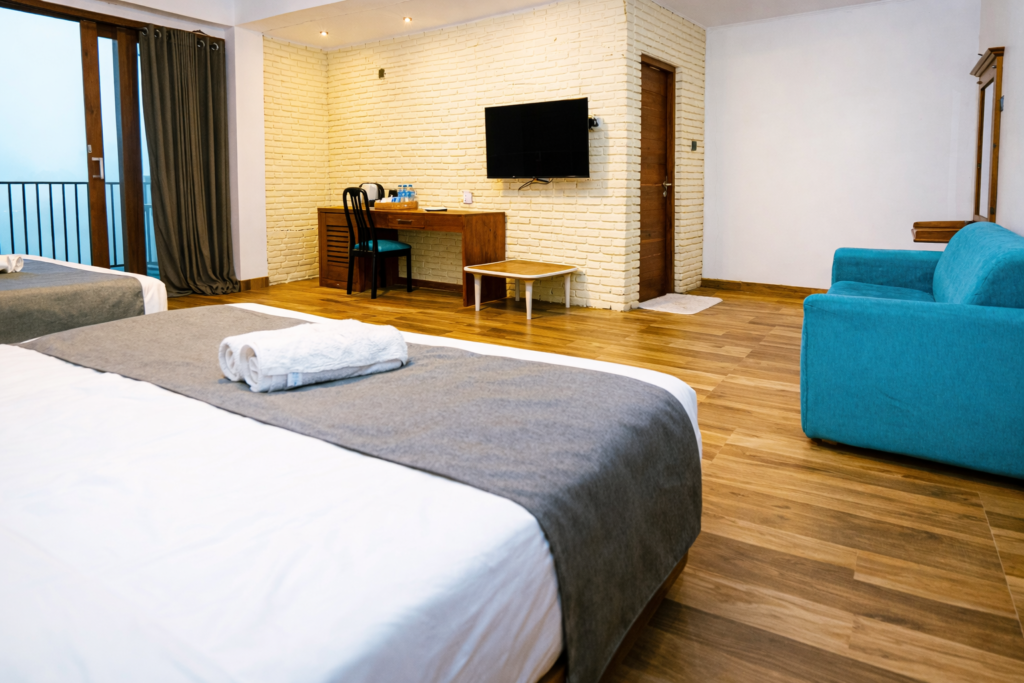 Superior Family Room thumbnail 15