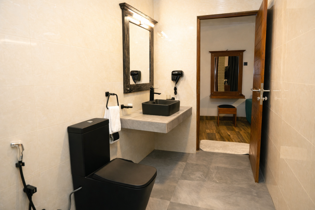 Superior Family Room thumbnail 17