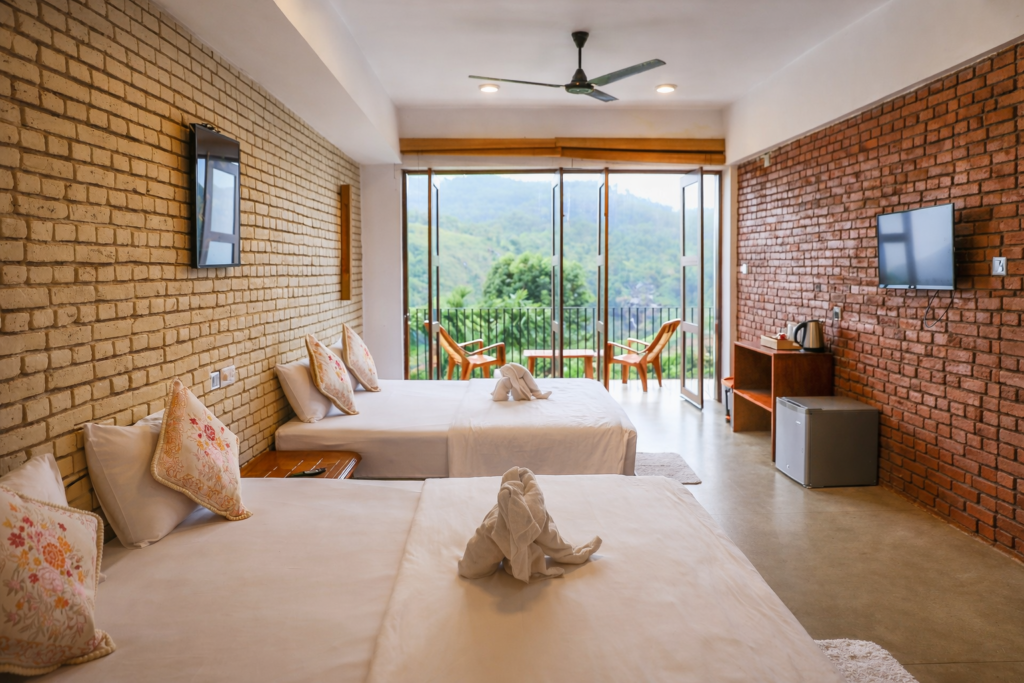 Deluxe Family Room thumbnail 14