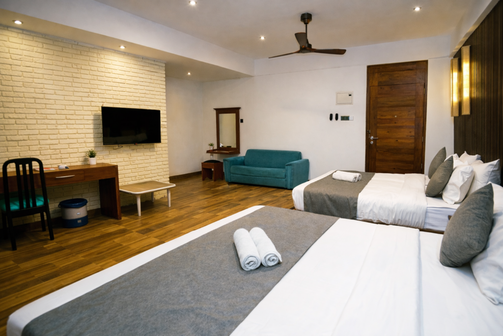 Superior Family Room thumbnail 3