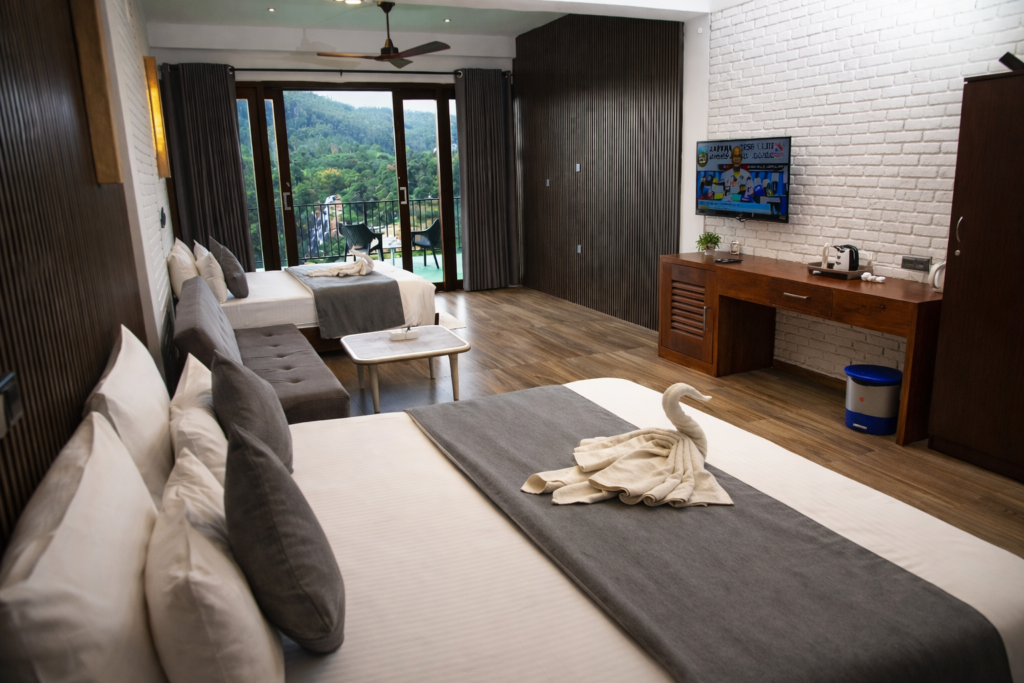 Superior Family Room thumbnail 4