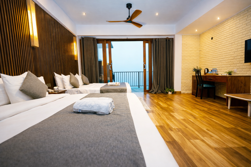 Superior Family Room thumbnail 8