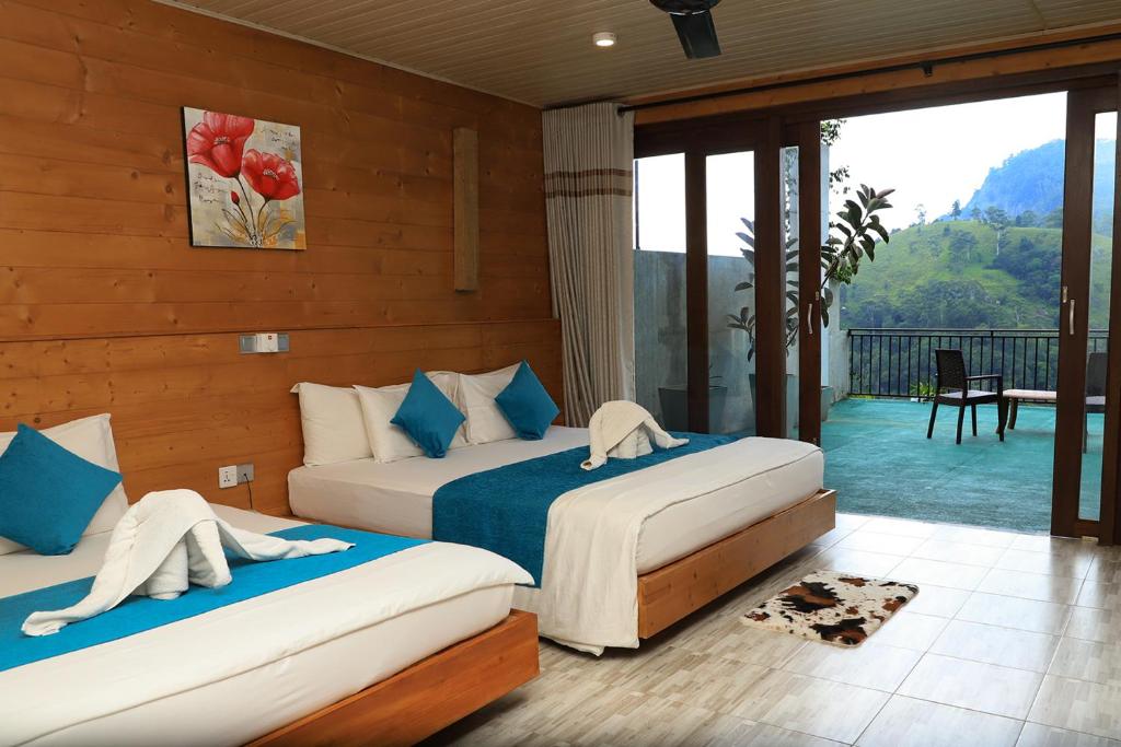 Deluxe Triple Room thumbnail 2