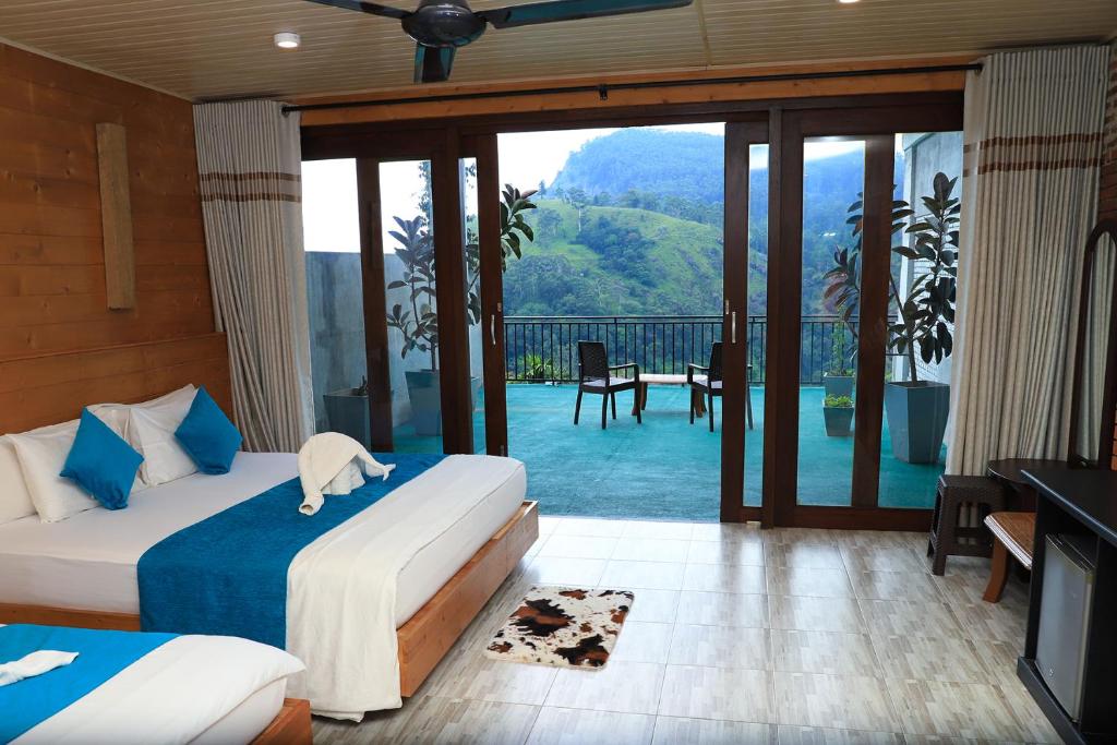 Deluxe Triple Room thumbnail 3