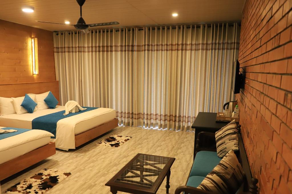 Deluxe Triple Room thumbnail 6