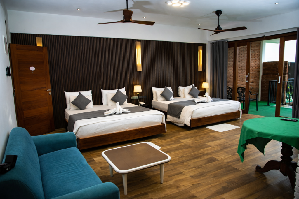 Superior Family Room thumbnail 9