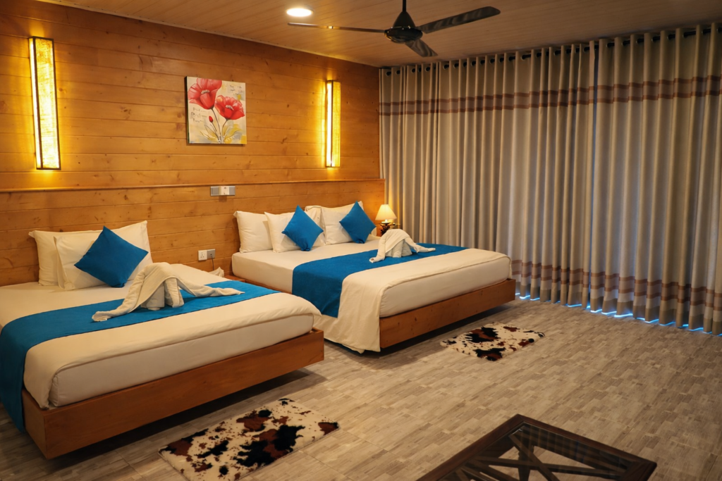 Deluxe Family Room thumbnail 6