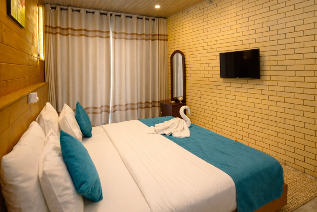 Deluxe Double Room thumbnail 5