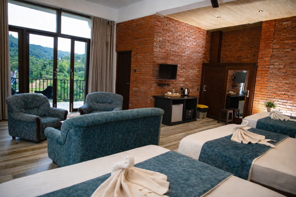 Super Deluxe Family Room thumbnail 6