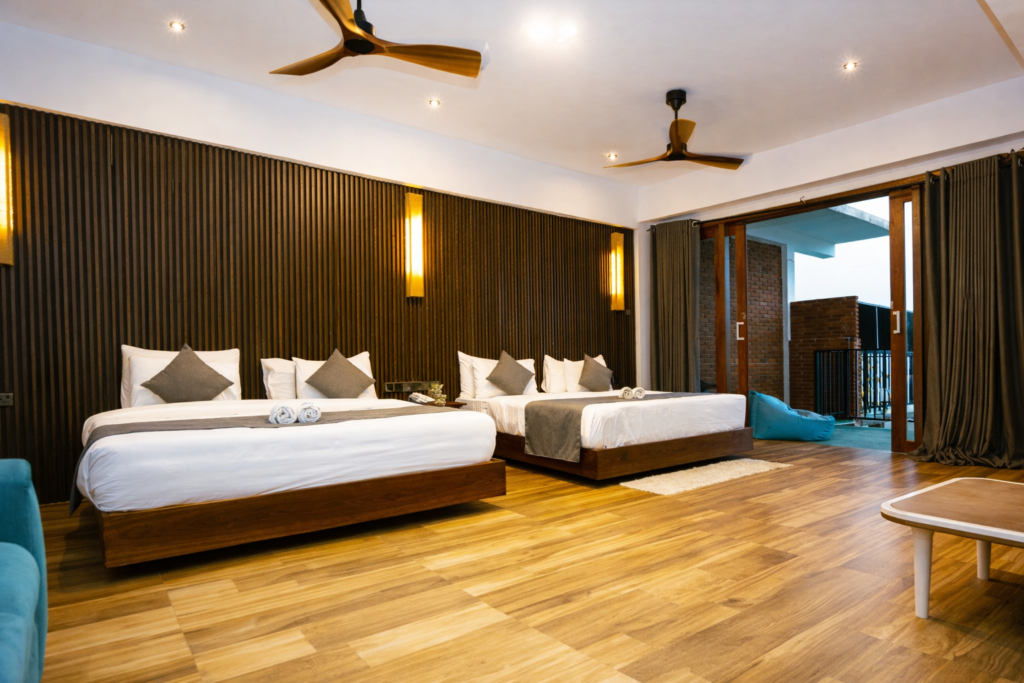 Superior Family Room thumbnail 11