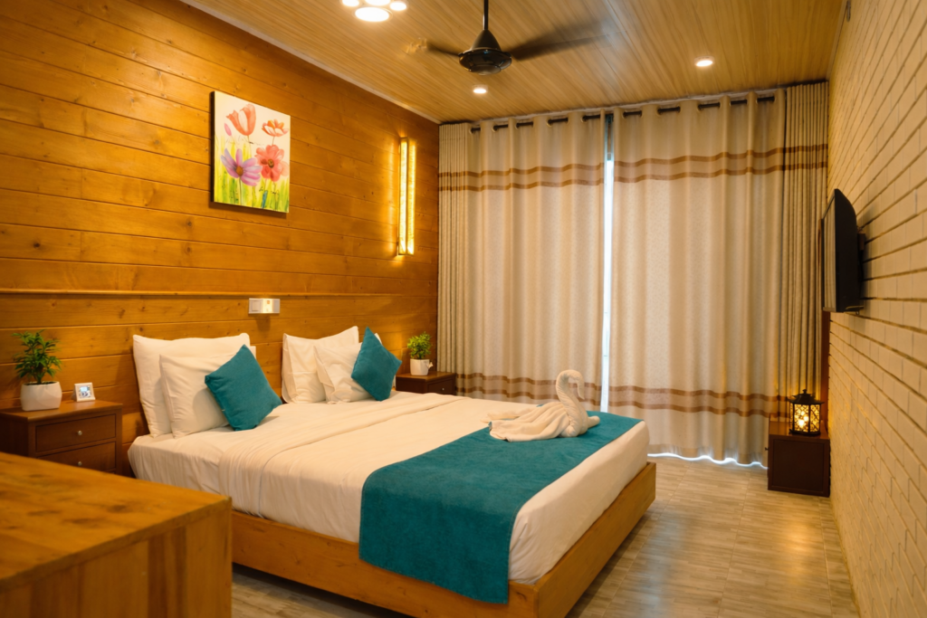 Deluxe Double Room thumbnail 7