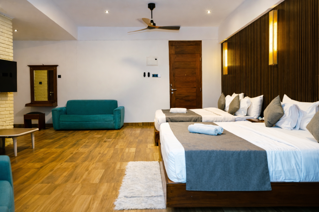 Superior Family Room thumbnail 12