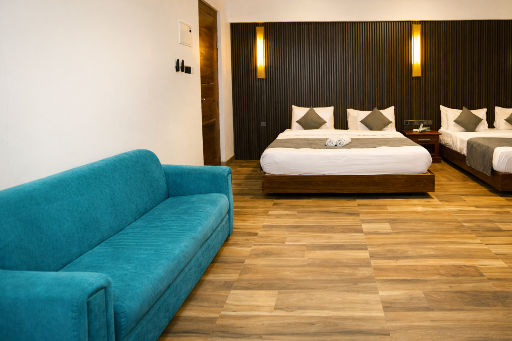 Superior Family Room thumbnail 13